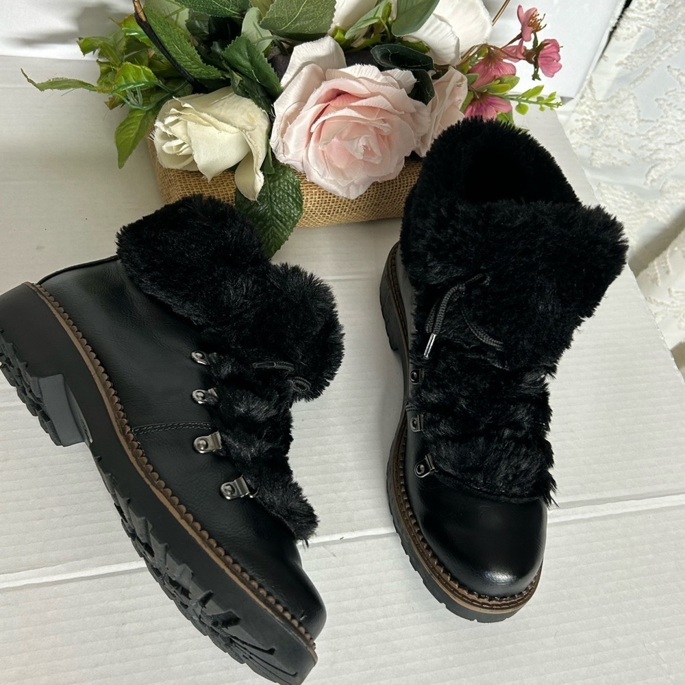 Esprit Black Fur-Lined Women's Boots